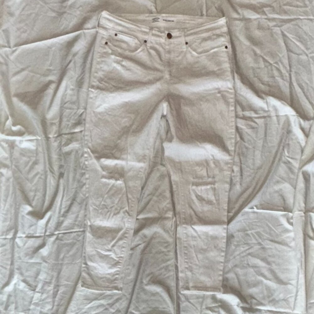 Signature Levi Strauss*White Mid-Rise Cropped Distressed Jeans